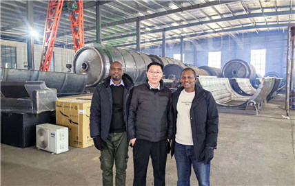 African customers visit waste tire pyrolysis plant